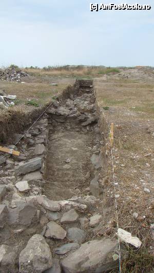 [P39] Zid de incinta din marginea descoperirilor actuale... Cetatea vietuieste prin descoperirile si cercetarile arheologice... Gloria uriasilor... Vasile Parvan, Emil Condurache, Scarlat lambrino, Pippidi... si altii...  » foto by costin1968
 - 
<span class="allrVoted glyphicon glyphicon-heart hidden" id="av464275"></span>
<a class="m-l-10 hidden" id="sv464275" onclick="voting_Foto_DelVot(,464275,18971)" role="button">șterge vot <span class="glyphicon glyphicon-remove"></span></a>
<a id="v9464275" class=" c-red"  onclick="voting_Foto_SetVot(464275)" role="button"><span class="glyphicon glyphicon-heart-empty"></span> <b>LIKE</b> = Votează poza</a> <img class="hidden"  id="f464275W9" src="/imagini/loader.gif" border="0" /><span class="AjErrMes hidden" id="e464275ErM"></span>