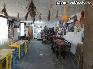 [P23] Satul Kastro. Interior taverna » foto by ebirsan
 - 
<span class="allrVoted glyphicon glyphicon-heart hidden" id="av527143"></span>
<a class="m-l-10 hidden" id="sv527143" onclick="voting_Foto_DelVot(,527143,19011)" role="button">șterge vot <span class="glyphicon glyphicon-remove"></span></a>
<a id="v9527143" class=" c-red"  onclick="voting_Foto_SetVot(527143)" role="button"><span class="glyphicon glyphicon-heart-empty"></span> <b>LIKE</b> = Votează poza</a> <img class="hidden"  id="f527143W9" src="/imagini/loader.gif" border="0" /><span class="AjErrMes hidden" id="e527143ErM"></span>