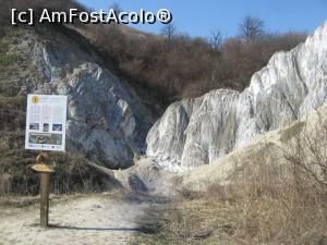 [P18] Ei, am ajuns si la capatul canionului, la muntele de sare pura, care se inalta la 80 de metri deasupra solului si care mai patrunde inca 3 Km in adancurile pamantului. » foto by dorgo
 - 
<span class="allrVoted glyphicon glyphicon-heart hidden" id="av1129851"></span>
<a class="m-l-10 hidden" id="sv1129851" onclick="voting_Foto_DelVot(,1129851,19028)" role="button">șterge vot <span class="glyphicon glyphicon-remove"></span></a>
<a id="v91129851" class=" c-red"  onclick="voting_Foto_SetVot(1129851)" role="button"><span class="glyphicon glyphicon-heart-empty"></span> <b>LIKE</b> = Votează poza</a> <img class="hidden"  id="f1129851W9" src="/imagini/loader.gif" border="0" /><span class="AjErrMes hidden" id="e1129851ErM"></span>