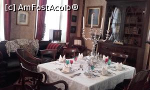 [P22] 20. ”Victorian Dining Room”. În colțul mesei-stânga- se vede scaunul pentru masa copilului.  » foto by doinafil
 - 
<span class="allrVoted glyphicon glyphicon-heart hidden" id="av849642"></span>
<a class="m-l-10 hidden" id="sv849642" onclick="voting_Foto_DelVot(,849642,19042)" role="button">șterge vot <span class="glyphicon glyphicon-remove"></span></a>
<a id="v9849642" class=" c-red"  onclick="voting_Foto_SetVot(849642)" role="button"><span class="glyphicon glyphicon-heart-empty"></span> <b>LIKE</b> = Votează poza</a> <img class="hidden"  id="f849642W9" src="/imagini/loader.gif" border="0" /><span class="AjErrMes hidden" id="e849642ErM"></span>