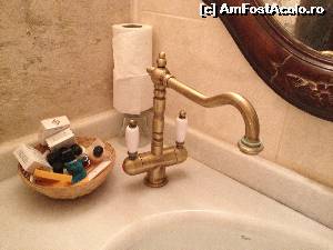 [P17] Chiuveta din baie » foto by Coca Dosky
 - 
<span class="allrVoted glyphicon glyphicon-heart hidden" id="av658121"></span>
<a class="m-l-10 hidden" id="sv658121" onclick="voting_Foto_DelVot(,658121,19155)" role="button">șterge vot <span class="glyphicon glyphicon-remove"></span></a>
<a id="v9658121" class=" c-red"  onclick="voting_Foto_SetVot(658121)" role="button"><span class="glyphicon glyphicon-heart-empty"></span> <b>LIKE</b> = Votează poza</a> <img class="hidden"  id="f658121W9" src="/imagini/loader.gif" border="0" /><span class="AjErrMes hidden" id="e658121ErM"></span>