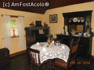 [P28] Bunratty - Folk Park » foto by iulianic
 - 
<span class="allrVoted glyphicon glyphicon-heart hidden" id="av802968"></span>
<a class="m-l-10 hidden" id="sv802968" onclick="voting_Foto_DelVot(,802968,19173)" role="button">șterge vot <span class="glyphicon glyphicon-remove"></span></a>
<a id="v9802968" class=" c-red"  onclick="voting_Foto_SetVot(802968)" role="button"><span class="glyphicon glyphicon-heart-empty"></span> <b>LIKE</b> = Votează poza</a> <img class="hidden"  id="f802968W9" src="/imagini/loader.gif" border="0" /><span class="AjErrMes hidden" id="e802968ErM"></span>