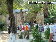 [P08] Vizitatori la Capela Fecioarei Maria.Inauntru (fotografiatul este interzis ) era un altar comun Crestino-Musulman.Pe broderii cu versete din Coran si broderii cu numele Allah,Isa- Iisus la musulmani-, Meryemana-Maria, statea un crucifix.Pt mine impresia a fost de religii Surori. » foto by costin1968
 - 
<span class="allrVoted glyphicon glyphicon-heart hidden" id="av68093"></span>
<a class="m-l-10 hidden" id="sv68093" onclick="voting_Foto_DelVot(,68093,19367)" role="button">șterge vot <span class="glyphicon glyphicon-remove"></span></a>
<a id="v968093" class=" c-red"  onclick="voting_Foto_SetVot(68093)" role="button"><span class="glyphicon glyphicon-heart-empty"></span> <b>LIKE</b> = Votează poza</a> <img class="hidden"  id="f68093W9" src="/imagini/loader.gif" border="0" /><span class="AjErrMes hidden" id="e68093ErM"></span>