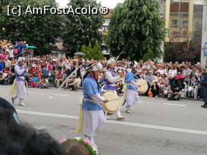 [P15] Parada de încheiere a Festivalului Trandafirilor, Kazanlâk » foto by crismis
 - 
<span class="allrVoted glyphicon glyphicon-heart hidden" id="av960275"></span>
<a class="m-l-10 hidden" id="sv960275" onclick="voting_Foto_DelVot(,960275,19408)" role="button">șterge vot <span class="glyphicon glyphicon-remove"></span></a>
<a id="v9960275" class=" c-red"  onclick="voting_Foto_SetVot(960275)" role="button"><span class="glyphicon glyphicon-heart-empty"></span> <b>LIKE</b> = Votează poza</a> <img class="hidden"  id="f960275W9" src="/imagini/loader.gif" border="0" /><span class="AjErrMes hidden" id="e960275ErM"></span>