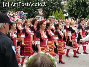 [P19] Parada de încheiere a Festivalului Trandafirilor, Kazanlâk » foto by crismis
 - 
<span class="allrVoted glyphicon glyphicon-heart hidden" id="av960279"></span>
<a class="m-l-10 hidden" id="sv960279" onclick="voting_Foto_DelVot(,960279,19408)" role="button">șterge vot <span class="glyphicon glyphicon-remove"></span></a>
<a id="v9960279" class=" c-red"  onclick="voting_Foto_SetVot(960279)" role="button"><span class="glyphicon glyphicon-heart-empty"></span> <b>LIKE</b> = Votează poza</a> <img class="hidden"  id="f960279W9" src="/imagini/loader.gif" border="0" /><span class="AjErrMes hidden" id="e960279ErM"></span>