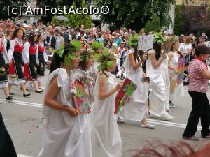 [P30] Parada de încheiere a Festivalului Trandafirilor, Kazanlâk » foto by crismis
 - 
<span class="allrVoted glyphicon glyphicon-heart hidden" id="av960290"></span>
<a class="m-l-10 hidden" id="sv960290" onclick="voting_Foto_DelVot(,960290,19408)" role="button">șterge vot <span class="glyphicon glyphicon-remove"></span></a>
<a id="v9960290" class=" c-red"  onclick="voting_Foto_SetVot(960290)" role="button"><span class="glyphicon glyphicon-heart-empty"></span> <b>LIKE</b> = Votează poza</a> <img class="hidden"  id="f960290W9" src="/imagini/loader.gif" border="0" /><span class="AjErrMes hidden" id="e960290ErM"></span>