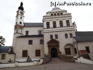 [P10] Pardubice - intrarea în Castel » foto by Dragoș_MD
 - 
<span class="allrVoted glyphicon glyphicon-heart hidden" id="av691717"></span>
<a class="m-l-10 hidden" id="sv691717" onclick="voting_Foto_DelVot(,691717,19420)" role="button">șterge vot <span class="glyphicon glyphicon-remove"></span></a>
<a id="v9691717" class=" c-red"  onclick="voting_Foto_SetVot(691717)" role="button"><span class="glyphicon glyphicon-heart-empty"></span> <b>LIKE</b> = Votează poza</a> <img class="hidden"  id="f691717W9" src="/imagini/loader.gif" border="0" /><span class="AjErrMes hidden" id="e691717ErM"></span>