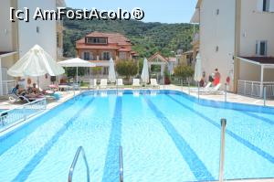 [P08] Piscina de la Hotelul Elena din oraşul-staţiune Parga, Grecia.  » foto by traian.leuca †
 - 
<span class="allrVoted glyphicon glyphicon-heart hidden" id="av1067318"></span>
<a class="m-l-10 hidden" id="sv1067318" onclick="voting_Foto_DelVot(,1067318,19421)" role="button">șterge vot <span class="glyphicon glyphicon-remove"></span></a>
<a id="v91067318" class=" c-red"  onclick="voting_Foto_SetVot(1067318)" role="button"><span class="glyphicon glyphicon-heart-empty"></span> <b>LIKE</b> = Votează poza</a> <img class="hidden"  id="f1067318W9" src="/imagini/loader.gif" border="0" /><span class="AjErrMes hidden" id="e1067318ErM"></span>