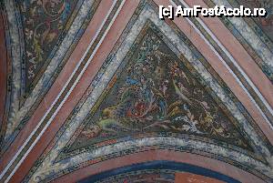 [P09] Una din picturile bine pastrate, aflata in apropierea usii de la intrare » foto by elena_iasi
 - 
<span class="allrVoted glyphicon glyphicon-heart hidden" id="av486915"></span>
<a class="m-l-10 hidden" id="sv486915" onclick="voting_Foto_DelVot(,486915,19447)" role="button">șterge vot <span class="glyphicon glyphicon-remove"></span></a>
<a id="v9486915" class=" c-red"  onclick="voting_Foto_SetVot(486915)" role="button"><span class="glyphicon glyphicon-heart-empty"></span> <b>LIKE</b> = Votează poza</a> <img class="hidden"  id="f486915W9" src="/imagini/loader.gif" border="0" /><span class="AjErrMes hidden" id="e486915ErM"></span>