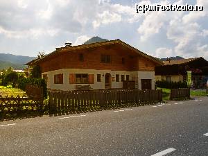 [P71] Austria, Waidring : din colecția de vile a localității » foto by mariana.olaru
 - 
<span class="allrVoted glyphicon glyphicon-heart hidden" id="av680969"></span>
<a class="m-l-10 hidden" id="sv680969" onclick="voting_Foto_DelVot(,680969,19484)" role="button">șterge vot <span class="glyphicon glyphicon-remove"></span></a>
<a id="v9680969" class=" c-red"  onclick="voting_Foto_SetVot(680969)" role="button"><span class="glyphicon glyphicon-heart-empty"></span> <b>LIKE</b> = Votează poza</a> <img class="hidden"  id="f680969W9" src="/imagini/loader.gif" border="0" /><span class="AjErrMes hidden" id="e680969ErM"></span>