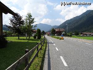 [P81] Austria, Waidring : pe strada principală » foto by mariana.olaru
 - 
<span class="allrVoted glyphicon glyphicon-heart hidden" id="av680979"></span>
<a class="m-l-10 hidden" id="sv680979" onclick="voting_Foto_DelVot(,680979,19484)" role="button">șterge vot <span class="glyphicon glyphicon-remove"></span></a>
<a id="v9680979" class=" c-red"  onclick="voting_Foto_SetVot(680979)" role="button"><span class="glyphicon glyphicon-heart-empty"></span> <b>LIKE</b> = Votează poza</a> <img class="hidden"  id="f680979W9" src="/imagini/loader.gif" border="0" /><span class="AjErrMes hidden" id="e680979ErM"></span>