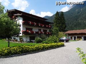 [P99] Austria, Waidring : din colecția de vile a localității » foto by mariana.olaru
 - 
<span class="allrVoted glyphicon glyphicon-heart hidden" id="av680997"></span>
<a class="m-l-10 hidden" id="sv680997" onclick="voting_Foto_DelVot(,680997,19484)" role="button">șterge vot <span class="glyphicon glyphicon-remove"></span></a>
<a id="v9680997" class=" c-red"  onclick="voting_Foto_SetVot(680997)" role="button"><span class="glyphicon glyphicon-heart-empty"></span> <b>LIKE</b> = Votează poza</a> <img class="hidden"  id="f680997W9" src="/imagini/loader.gif" border="0" /><span class="AjErrMes hidden" id="e680997ErM"></span>