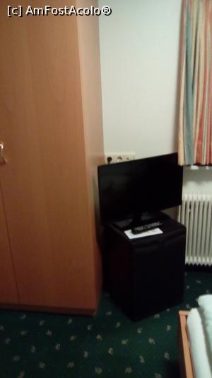 [P05] camera mansarda -minibar si TV » foto by ile57b
 - 
<span class="allrVoted glyphicon glyphicon-heart hidden" id="av1082597"></span>
<a class="m-l-10 hidden" id="sv1082597" onclick="voting_Foto_DelVot(,1082597,19505)" role="button">șterge vot <span class="glyphicon glyphicon-remove"></span></a>
<a id="v91082597" class=" c-red"  onclick="voting_Foto_SetVot(1082597)" role="button"><span class="glyphicon glyphicon-heart-empty"></span> <b>LIKE</b> = Votează poza</a> <img class="hidden"  id="f1082597W9" src="/imagini/loader.gif" border="0" /><span class="AjErrMes hidden" id="e1082597ErM"></span>