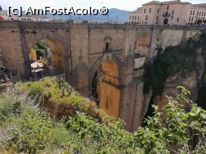 [P09] Puente Nuevo (Podul Nou). Fereastra care se vede la arcada din mijloc este fosta închisoare.  » foto by Aurici
 - 
<span class="allrVoted glyphicon glyphicon-heart hidden" id="av1105649"></span>
<a class="m-l-10 hidden" id="sv1105649" onclick="voting_Foto_DelVot(,1105649,19508)" role="button">șterge vot <span class="glyphicon glyphicon-remove"></span></a>
<a id="v91105649" class=" c-red"  onclick="voting_Foto_SetVot(1105649)" role="button"><span class="glyphicon glyphicon-heart-empty"></span> <b>LIKE</b> = Votează poza</a> <img class="hidden"  id="f1105649W9" src="/imagini/loader.gif" border="0" /><span class="AjErrMes hidden" id="e1105649ErM"></span>