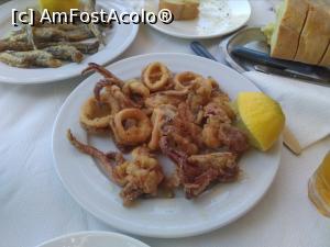 [P09] Cafeneaua din Piața Attikis - gavros și calamari » foto by Carmen Ion
 - 
<span class="allrVoted glyphicon glyphicon-heart hidden" id="av1071718"></span>
<a class="m-l-10 hidden" id="sv1071718" onclick="voting_Foto_DelVot(,1071718,19516)" role="button">șterge vot <span class="glyphicon glyphicon-remove"></span></a>
<a id="v91071718" class=" c-red"  onclick="voting_Foto_SetVot(1071718)" role="button"><span class="glyphicon glyphicon-heart-empty"></span> <b>LIKE</b> = Votează poza</a> <img class="hidden"  id="f1071718W9" src="/imagini/loader.gif" border="0" /><span class="AjErrMes hidden" id="e1071718ErM"></span>