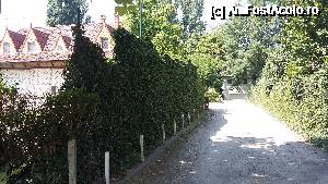 [P05] Ulița de acces spre pensiunea Kisviza Vendégház din orașul Baja, Ungaria.  » foto by traian.leuca †
 - 
<span class="allrVoted glyphicon glyphicon-heart hidden" id="av690518"></span>
<a class="m-l-10 hidden" id="sv690518" onclick="voting_Foto_DelVot(,690518,19623)" role="button">șterge vot <span class="glyphicon glyphicon-remove"></span></a>
<a id="v9690518" class=" c-red"  onclick="voting_Foto_SetVot(690518)" role="button"><span class="glyphicon glyphicon-heart-empty"></span> <b>LIKE</b> = Votează poza</a> <img class="hidden"  id="f690518W9" src="/imagini/loader.gif" border="0" /><span class="AjErrMes hidden" id="e690518ErM"></span>