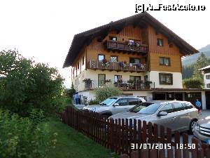 [P06] Pensiunea Sams din Gosau cu o parcare spațioasă în fața ei » foto by Alina53
 - 
<span class="allrVoted glyphicon glyphicon-heart hidden" id="av692890"></span>
<a class="m-l-10 hidden" id="sv692890" onclick="voting_Foto_DelVot(,692890,19671)" role="button">șterge vot <span class="glyphicon glyphicon-remove"></span></a>
<a id="v9692890" class=" c-red"  onclick="voting_Foto_SetVot(692890)" role="button"><span class="glyphicon glyphicon-heart-empty"></span> <b>LIKE</b> = Votează poza</a> <img class="hidden"  id="f692890W9" src="/imagini/loader.gif" border="0" /><span class="AjErrMes hidden" id="e692890ErM"></span>