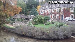 P01 [OCT-2015] O mică insuliță în fața hotelului Swan din Bibury, ținutul Cotswods, Anglia. 