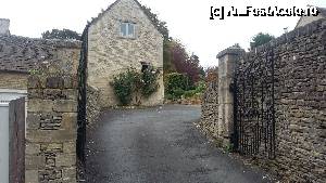 P20 [OCT-2015] Curte interioară din satul Bibury, ținutul Cotswolds, Anglia. 