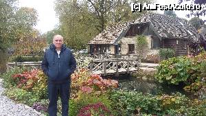 P05 [OCT-2015] La intrarea în Ferma de Păstrăv din satul Bibury, ținutul Cotswolds, Anglia. 