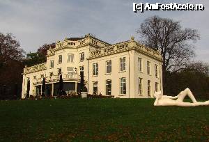 [P14] Frumoasa Vila Alba (Villa Sonsbeek) situata pe un deal din Parcul Sonsbeek, aproape de intrare, este astazi restaurant. Nici nu se vede ca are o vechime de peste doua secole si jumatate.  » foto by Radu Tudoran
 - 
<span class="allrVoted glyphicon glyphicon-heart hidden" id="av693618"></span>
<a class="m-l-10 hidden" id="sv693618" onclick="voting_Foto_DelVot(,693618,19676)" role="button">șterge vot <span class="glyphicon glyphicon-remove"></span></a>
<a id="v9693618" class=" c-red"  onclick="voting_Foto_SetVot(693618)" role="button"><span class="glyphicon glyphicon-heart-empty"></span> <b>LIKE</b> = Votează poza</a> <img class="hidden"  id="f693618W9" src="/imagini/loader.gif" border="0" /><span class="AjErrMes hidden" id="e693618ErM"></span>