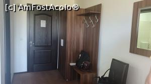 [P12] Pensiunea Select - holul de la intrarea in cameră » foto by k-lator
 - 
<span class="allrVoted glyphicon glyphicon-heart hidden" id="av1255669"></span>
<a class="m-l-10 hidden" id="sv1255669" onclick="voting_Foto_DelVot(,1255669,19686)" role="button">șterge vot <span class="glyphicon glyphicon-remove"></span></a>
<a id="v91255669" class=" c-red"  onclick="voting_Foto_SetVot(1255669)" role="button"><span class="glyphicon glyphicon-heart-empty"></span> <b>LIKE</b> = Votează poza</a> <img class="hidden"  id="f1255669W9" src="/imagini/loader.gif" border="0" /><span class="AjErrMes hidden" id="e1255669ErM"></span>