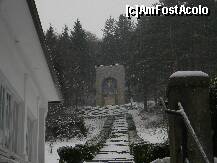 [P06] Domeniul Octavian Goga Ciucea - Mausoleul unde sunt înmormântaţi Octavian şi Veturia Goga. » foto by creivean
 - 
<span class="allrVoted glyphicon glyphicon-heart hidden" id="av193098"></span>
<a class="m-l-10 hidden" id="sv193098" onclick="voting_Foto_DelVot(,193098,19698)" role="button">șterge vot <span class="glyphicon glyphicon-remove"></span></a>
<a id="v9193098" class=" c-red"  onclick="voting_Foto_SetVot(193098)" role="button"><span class="glyphicon glyphicon-heart-empty"></span> <b>LIKE</b> = Votează poza</a> <img class="hidden"  id="f193098W9" src="/imagini/loader.gif" border="0" /><span class="AjErrMes hidden" id="e193098ErM"></span>