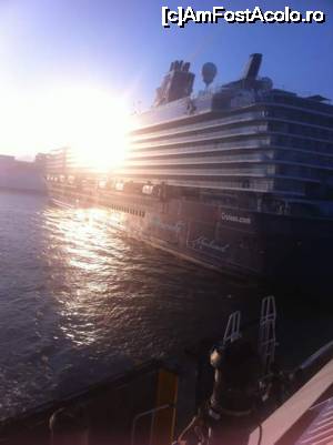 [P01] In port, un vas de croaziera imens!  » foto by danamandache
 - 
<span class="allrVoted glyphicon glyphicon-heart hidden" id="av695629"></span>
<a class="m-l-10 hidden" id="sv695629" onclick="voting_Foto_DelVot(,695629,19727)" role="button">șterge vot <span class="glyphicon glyphicon-remove"></span></a>
<a id="v9695629" class=" c-red"  onclick="voting_Foto_SetVot(695629)" role="button"><span class="glyphicon glyphicon-heart-empty"></span> <b>LIKE</b> = Votează poza</a> <img class="hidden"  id="f695629W9" src="/imagini/loader.gif" border="0" /><span class="AjErrMes hidden" id="e695629ErM"></span>