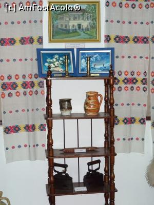 [P19] Obiecte în dormitorul casei memoriale.  » foto by tata123 🔱
 - 
<span class="allrVoted glyphicon glyphicon-heart hidden" id="av1050465"></span>
<a class="m-l-10 hidden" id="sv1050465" onclick="voting_Foto_DelVot(,1050465,19757)" role="button">șterge vot <span class="glyphicon glyphicon-remove"></span></a>
<a id="v91050465" class=" c-red"  onclick="voting_Foto_SetVot(1050465)" role="button"><span class="glyphicon glyphicon-heart-empty"></span> <b>LIKE</b> = Votează poza</a> <img class="hidden"  id="f1050465W9" src="/imagini/loader.gif" border="0" /><span class="AjErrMes hidden" id="e1050465ErM"></span>