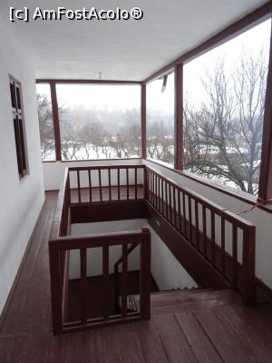 [P08] Scară de acces la etaj și pridvor.  » foto by tata123 🔱
 - 
<span class="allrVoted glyphicon glyphicon-heart hidden" id="av1050454"></span>
<a class="m-l-10 hidden" id="sv1050454" onclick="voting_Foto_DelVot(,1050454,19757)" role="button">șterge vot <span class="glyphicon glyphicon-remove"></span></a>
<a id="v91050454" class=" c-red"  onclick="voting_Foto_SetVot(1050454)" role="button"><span class="glyphicon glyphicon-heart-empty"></span> <b>LIKE</b> = Votează poza</a> <img class="hidden"  id="f1050454W9" src="/imagini/loader.gif" border="0" /><span class="AjErrMes hidden" id="e1050454ErM"></span>