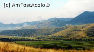 [P23] Cetatea din Colțești (Cetatea Trascăului) vizibilă în partea dreaptă-mijloc a imaginii, fotografiată dinspre Piatra Secuiului cu zoom circa 20x » foto by Lucien
 - 
<span class="allrVoted glyphicon glyphicon-heart hidden" id="av892150"></span>
<a class="m-l-10 hidden" id="sv892150" onclick="voting_Foto_DelVot(,892150,19767)" role="button">șterge vot <span class="glyphicon glyphicon-remove"></span></a>
<a id="v9892150" class=" c-red"  onclick="voting_Foto_SetVot(892150)" role="button"><span class="glyphicon glyphicon-heart-empty"></span> <b>LIKE</b> = Votează poza</a> <img class="hidden"  id="f892150W9" src="/imagini/loader.gif" border="0" /><span class="AjErrMes hidden" id="e892150ErM"></span>