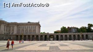 [P10] Palacio Real - intrarea în muzeu se face prin aripa estică » foto by Dragoș_MD
 - 
<span class="allrVoted glyphicon glyphicon-heart hidden" id="av761454"></span>
<a class="m-l-10 hidden" id="sv761454" onclick="voting_Foto_DelVot(,761454,19792)" role="button">șterge vot <span class="glyphicon glyphicon-remove"></span></a>
<a id="v9761454" class=" c-red"  onclick="voting_Foto_SetVot(761454)" role="button"><span class="glyphicon glyphicon-heart-empty"></span> <b>LIKE</b> = Votează poza</a> <img class="hidden"  id="f761454W9" src="/imagini/loader.gif" border="0" /><span class="AjErrMes hidden" id="e761454ErM"></span>