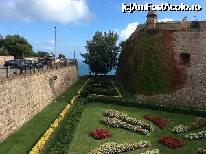 [P09] Castelul Montjuic - vedere de pe podetul care face intrarea in castel » foto by mishu
 - 
<span class="allrVoted glyphicon glyphicon-heart hidden" id="av704187"></span>
<a class="m-l-10 hidden" id="sv704187" onclick="voting_Foto_DelVot(,704187,19814)" role="button">șterge vot <span class="glyphicon glyphicon-remove"></span></a>
<a id="v9704187" class=" c-red"  onclick="voting_Foto_SetVot(704187)" role="button"><span class="glyphicon glyphicon-heart-empty"></span> <b>LIKE</b> = Votează poza</a> <img class="hidden"  id="f704187W9" src="/imagini/loader.gif" border="0" /><span class="AjErrMes hidden" id="e704187ErM"></span>