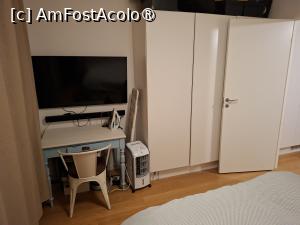 [P11] Copenhaga, Sundevedsgade 23, „Lovely apartment”, Dormitorul, Biroul, Dulapul și Televizorul » foto by mprofeanu
 - 
<span class="allrVoted glyphicon glyphicon-heart hidden" id="av1506739"></span>
<a class="m-l-10 hidden" id="sv1506739" onclick="voting_Foto_DelVot(,1506739,19884)" role="button">șterge vot <span class="glyphicon glyphicon-remove"></span></a>
<a id="v91506739" class=" c-red"  onclick="voting_Foto_SetVot(1506739)" role="button"><span class="glyphicon glyphicon-heart-empty"></span> <b>LIKE</b> = Votează poza</a> <img class="hidden"  id="f1506739W9" src="/imagini/loader.gif" border="0" /><span class="AjErrMes hidden" id="e1506739ErM"></span>