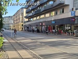[P31] Copenhaga, Arteră comercială urbană din Cartierul Vesterbro, cu infrastructură pentru biciclişti, sâmbătă dimineața.... » foto by mprofeanu
 - 
<span class="allrVoted glyphicon glyphicon-heart hidden" id="av1506759"></span>
<a class="m-l-10 hidden" id="sv1506759" onclick="voting_Foto_DelVot(,1506759,19884)" role="button">șterge vot <span class="glyphicon glyphicon-remove"></span></a>
<a id="v91506759" class=" c-red"  onclick="voting_Foto_SetVot(1506759)" role="button"><span class="glyphicon glyphicon-heart-empty"></span> <b>LIKE</b> = Votează poza</a> <img class="hidden"  id="f1506759W9" src="/imagini/loader.gif" border="0" /><span class="AjErrMes hidden" id="e1506759ErM"></span>