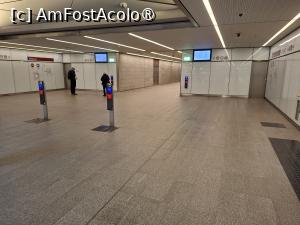 [P38] Copenhaga, Stația de metrou Kobenhavn H (Gara Centrală Copenhaga), Zona de trecere spre Gară, se văd panouri indicatoare pentru destinație, timp și număr linie de tren » foto by mprofeanu
 - 
<span class="allrVoted glyphicon glyphicon-heart hidden" id="av1506766"></span>
<a class="m-l-10 hidden" id="sv1506766" onclick="voting_Foto_DelVot(,1506766,19884)" role="button">șterge vot <span class="glyphicon glyphicon-remove"></span></a>
<a id="v91506766" class=" c-red"  onclick="voting_Foto_SetVot(1506766)" role="button"><span class="glyphicon glyphicon-heart-empty"></span> <b>LIKE</b> = Votează poza</a> <img class="hidden"  id="f1506766W9" src="/imagini/loader.gif" border="0" /><span class="AjErrMes hidden" id="e1506766ErM"></span>