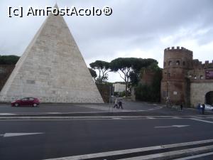 [P01] Piramida din Roma! Situată foarte aproape de stația de metrou Piramide!  » foto by lilica2001
 - 
<span class="allrVoted glyphicon glyphicon-heart hidden" id="av748310"></span>
<a class="m-l-10 hidden" id="sv748310" onclick="voting_Foto_DelVot(,748310,19894)" role="button">șterge vot <span class="glyphicon glyphicon-remove"></span></a>
<a id="v9748310" class=" c-red"  onclick="voting_Foto_SetVot(748310)" role="button"><span class="glyphicon glyphicon-heart-empty"></span> <b>LIKE</b> = Votează poza</a> <img class="hidden"  id="f748310W9" src="/imagini/loader.gif" border="0" /><span class="AjErrMes hidden" id="e748310ErM"></span>