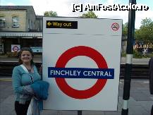 [P04] Finchley Central. Insemnul unei statii de Tube - Un cerc Rosu cu o linie albastra. » foto by TraianS
 - 
<span class="allrVoted glyphicon glyphicon-heart hidden" id="av214570"></span>
<a class="m-l-10 hidden" id="sv214570" onclick="voting_Foto_DelVot(,214570,19896)" role="button">șterge vot <span class="glyphicon glyphicon-remove"></span></a>
<a id="v9214570" class=" c-red"  onclick="voting_Foto_SetVot(214570)" role="button"><span class="glyphicon glyphicon-heart-empty"></span> <b>LIKE</b> = Votează poza</a> <img class="hidden"  id="f214570W9" src="/imagini/loader.gif" border="0" /><span class="AjErrMes hidden" id="e214570ErM"></span>