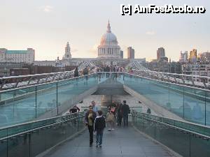 [P04] Millennium Bridge inaugurat in anul 2000 » foto by sorinpopa
 - 
<span class="allrVoted glyphicon glyphicon-heart hidden" id="av488884"></span>
<a class="m-l-10 hidden" id="sv488884" onclick="voting_Foto_DelVot(,488884,19896)" role="button">șterge vot <span class="glyphicon glyphicon-remove"></span></a>
<a id="v9488884" class=" c-red"  onclick="voting_Foto_SetVot(488884)" role="button"><span class="glyphicon glyphicon-heart-empty"></span> <b>LIKE</b> = Votează poza</a> <img class="hidden"  id="f488884W9" src="/imagini/loader.gif" border="0" /><span class="AjErrMes hidden" id="e488884ErM"></span>