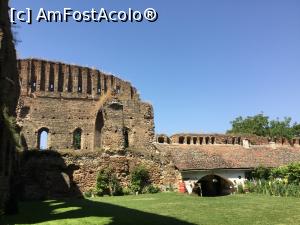 [P49] Cetatea Slimnic - ziduri de cetate » foto by mishu
 - 
<span class="allrVoted glyphicon glyphicon-heart hidden" id="av892403"></span>
<a class="m-l-10 hidden" id="sv892403" onclick="voting_Foto_DelVot(,892403,19908)" role="button">șterge vot <span class="glyphicon glyphicon-remove"></span></a>
<a id="v9892403" class=" c-red"  onclick="voting_Foto_SetVot(892403)" role="button"><span class="glyphicon glyphicon-heart-empty"></span> <b>LIKE</b> = Votează poza</a> <img class="hidden"  id="f892403W9" src="/imagini/loader.gif" border="0" /><span class="AjErrMes hidden" id="e892403ErM"></span>
