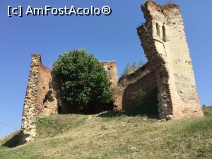 [P06] Cetatea Slimnic - O alta vedere a cetatii » foto by mishu
 - 
<span class="allrVoted glyphicon glyphicon-heart hidden" id="av892360"></span>
<a class="m-l-10 hidden" id="sv892360" onclick="voting_Foto_DelVot(,892360,19908)" role="button">șterge vot <span class="glyphicon glyphicon-remove"></span></a>
<a id="v9892360" class=" c-red"  onclick="voting_Foto_SetVot(892360)" role="button"><span class="glyphicon glyphicon-heart-empty"></span> <b>LIKE</b> = Votează poza</a> <img class="hidden"  id="f892360W9" src="/imagini/loader.gif" border="0" /><span class="AjErrMes hidden" id="e892360ErM"></span>
