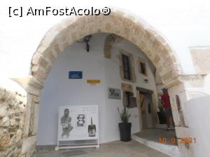 [P22] Intrarea în conacul Della Rocca-Barozzi din Kastro, Naxos Town » foto by irinad
 - 
<span class="allrVoted glyphicon glyphicon-heart hidden" id="av1265214"></span>
<a class="m-l-10 hidden" id="sv1265214" onclick="voting_Foto_DelVot(,1265214,19914)" role="button">șterge vot <span class="glyphicon glyphicon-remove"></span></a>
<a id="v91265214" class=" c-red"  onclick="voting_Foto_SetVot(1265214)" role="button"><span class="glyphicon glyphicon-heart-empty"></span> <b>LIKE</b> = Votează poza</a> <img class="hidden"  id="f1265214W9" src="/imagini/loader.gif" border="0" /><span class="AjErrMes hidden" id="e1265214ErM"></span>