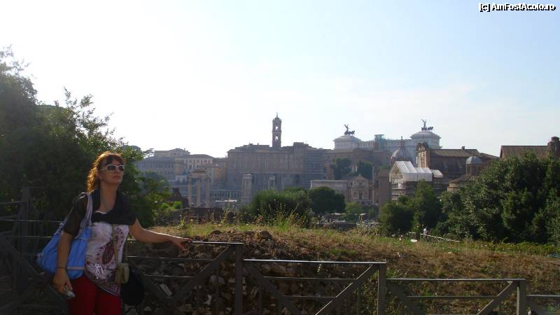 [P30] Incursiune în Roma (III) Colina Palatină, panoramă spre Forul Roman, in fundal dreapta Monumentul lui Victor Emmanuel II » foto by magdalena
 - 
<span class="allrVoted glyphicon glyphicon-heart hidden" id="av281502"></span>
<a class="m-l-10 hidden" id="sv281502" onclick="voting_Foto_DelVot(,281502,20020)" role="button">șterge vot <span class="glyphicon glyphicon-remove"></span></a>
<a id="v9281502" class=" c-red"  onclick="voting_Foto_SetVot(281502)" role="button"><span class="glyphicon glyphicon-heart-empty"></span> <b>LIKE</b> = Votează poza</a> <img class="hidden"  id="f281502W9" src="/imagini/loader.gif" border="0" /><span class="AjErrMes hidden" id="e281502ErM"></span>