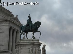 [P01] Sculptura ecvestra a lui Victor Emmanuel din fata Altare della Patria » foto by Dan&Ema
 - 
<span class="allrVoted glyphicon glyphicon-heart hidden" id="av939099"></span>
<a class="m-l-10 hidden" id="sv939099" onclick="voting_Foto_DelVot(,939099,20021)" role="button">șterge vot <span class="glyphicon glyphicon-remove"></span></a>
<a id="v9939099" class=" c-red"  onclick="voting_Foto_SetVot(939099)" role="button"><span class="glyphicon glyphicon-heart-empty"></span> <b>LIKE</b> = Votează poza</a> <img class="hidden"  id="f939099W9" src="/imagini/loader.gif" border="0" /><span class="AjErrMes hidden" id="e939099ErM"></span>