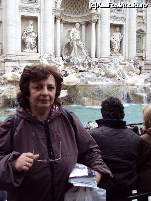 [P03] La Fontana di Trevi, printre mulţi alţi turişti.  » foto by Carmen Ion
 - 
<span class="allrVoted glyphicon glyphicon-heart hidden" id="av698956"></span>
<a class="m-l-10 hidden" id="sv698956" onclick="voting_Foto_DelVot(,698956,20021)" role="button">șterge vot <span class="glyphicon glyphicon-remove"></span></a>
<a id="v9698956" class=" c-red"  onclick="voting_Foto_SetVot(698956)" role="button"><span class="glyphicon glyphicon-heart-empty"></span> <b>LIKE</b> = Votează poza</a> <img class="hidden"  id="f698956W9" src="/imagini/loader.gif" border="0" /><span class="AjErrMes hidden" id="e698956ErM"></span>