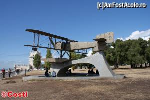 [P02] Monumentul dedicat lui Gago Coutinho și Sacadura Cabral, din Jardim da Torre de Belém.  » foto by Costi
 - 
<span class="allrVoted glyphicon glyphicon-heart hidden" id="av502161"></span>
<a class="m-l-10 hidden" id="sv502161" onclick="voting_Foto_DelVot(,502161,20047)" role="button">șterge vot <span class="glyphicon glyphicon-remove"></span></a>
<a id="v9502161" class=" c-red"  onclick="voting_Foto_SetVot(502161)" role="button"><span class="glyphicon glyphicon-heart-empty"></span> <b>LIKE</b> = Votează poza</a> <img class="hidden"  id="f502161W9" src="/imagini/loader.gif" border="0" /><span class="AjErrMes hidden" id="e502161ErM"></span>