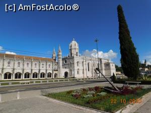 [P27] Mosteiro dos Jerónimos, ancora din Jardim da Praça do Imperio » foto by irinad
 - 
<span class="allrVoted glyphicon glyphicon-heart hidden" id="av1224310"></span>
<a class="m-l-10 hidden" id="sv1224310" onclick="voting_Foto_DelVot(,1224310,20047)" role="button">șterge vot <span class="glyphicon glyphicon-remove"></span></a>
<a id="v91224310" class=" c-red"  onclick="voting_Foto_SetVot(1224310)" role="button"><span class="glyphicon glyphicon-heart-empty"></span> <b>LIKE</b> = Votează poza</a> <img class="hidden"  id="f1224310W9" src="/imagini/loader.gif" border="0" /><span class="AjErrMes hidden" id="e1224310ErM"></span>