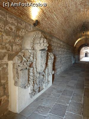 [P59] Prin galeriile castelului, steme și blazoane.  » foto by maryka
 - 
<span class="allrVoted glyphicon glyphicon-heart hidden" id="av1116883"></span>
<a class="m-l-10 hidden" id="sv1116883" onclick="voting_Foto_DelVot(,1116883,20055)" role="button">șterge vot <span class="glyphicon glyphicon-remove"></span></a>
<a id="v91116883" class=" c-red"  onclick="voting_Foto_SetVot(1116883)" role="button"><span class="glyphicon glyphicon-heart-empty"></span> <b>LIKE</b> = Votează poza</a> <img class="hidden"  id="f1116883W9" src="/imagini/loader.gif" border="0" /><span class="AjErrMes hidden" id="e1116883ErM"></span>