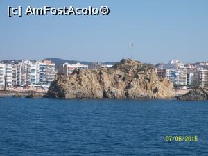 [P02] Blanes. Mi-a atras atentia steagul catalan care flutura pe varful acelei stanci.  » foto by cristina47*
 - 
<span class="allrVoted glyphicon glyphicon-heart hidden" id="av721751"></span>
<a class="m-l-10 hidden" id="sv721751" onclick="voting_Foto_DelVot(,721751,20055)" role="button">șterge vot <span class="glyphicon glyphicon-remove"></span></a>
<a id="v9721751" class=" c-red"  onclick="voting_Foto_SetVot(721751)" role="button"><span class="glyphicon glyphicon-heart-empty"></span> <b>LIKE</b> = Votează poza</a> <img class="hidden"  id="f721751W9" src="/imagini/loader.gif" border="0" /><span class="AjErrMes hidden" id="e721751ErM"></span>