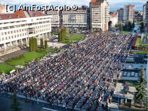 [P14] Imagine de ansamblu cu miile de credincioşi catolici adunaţi la slujba de sfinţire a bucatelor de Paşte pe platoul din centrul oraşului Miercurea Ciuc » foto by Lucien
 - 
<span class="allrVoted glyphicon glyphicon-heart hidden" id="av731547"></span>
<a class="m-l-10 hidden" id="sv731547" onclick="voting_Foto_DelVot(,731547,20160)" role="button">șterge vot <span class="glyphicon glyphicon-remove"></span></a>
<a id="v9731547" class=" c-red"  onclick="voting_Foto_SetVot(731547)" role="button"><span class="glyphicon glyphicon-heart-empty"></span> <b>LIKE</b> = Votează poza</a> <img class="hidden"  id="f731547W9" src="/imagini/loader.gif" border="0" /><span class="AjErrMes hidden" id="e731547ErM"></span>